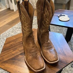 Women’s leather Shyanne cowboy boots. size 9.5